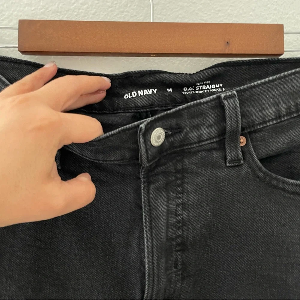 Old Navy O.G. Straight high rise black wash raw hem size 14 - Picture 6 of 8